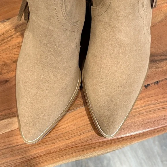 Oasis Society Tan Faux Suede Fringe Western Boots sz 7.5 - Picture 4 of 9